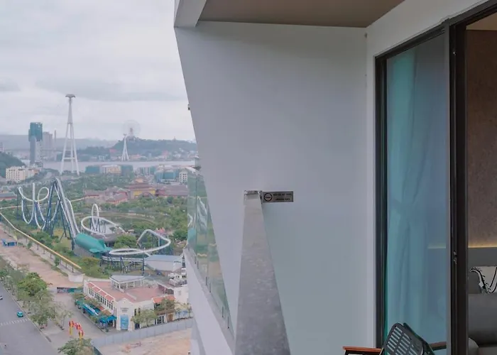 Cozy 2 With View Near Sun World - Bed & Breakfast Ha Long